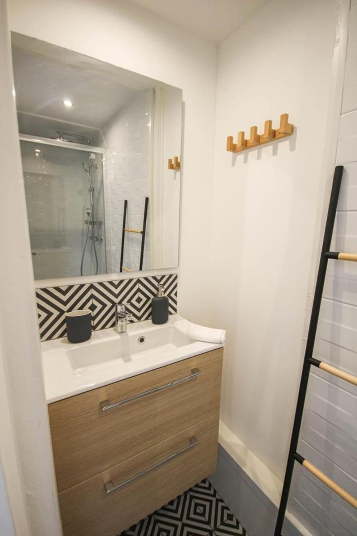 Fully-Equipped Apartment In City Center + Parking リール エクステリア 写真